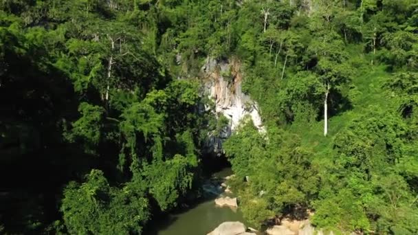 Top View Jaskinia Konglor Ukryta Przez Lasy Deszczowe Azji Laosie — Wideo stockowe