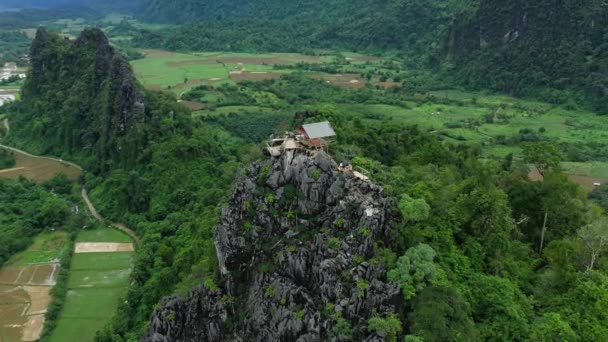 Dům Vrcholu Krasu Nad Rýžovými Poli Okraji Hor Asii Laos — Stock video