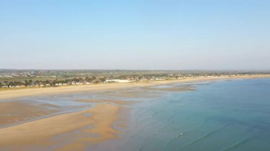 Ile de Re köprüsü Avrupa 'da, Fransa' da Ile de Re köprüsü, Yeni Aquitaine, Charente Denizcilik, yazın güneşli bir günde.