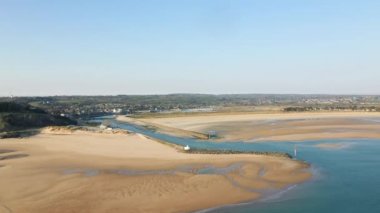 Yazın güneşli bir günde, Avrupa, Fransa, Yeni Aquitaine, Charente Denizcilik Atlantik Okyanusu üzerindeki Ile de Re köprüsü.