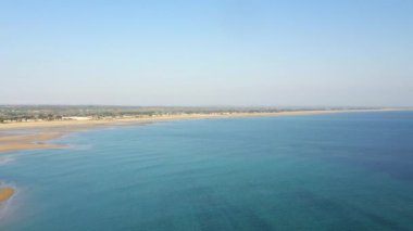 Avrupa, Fransa, Yeni Aquitaine, Charente Denizcilik 'in devasa köprüsü, güneşli bir günde.