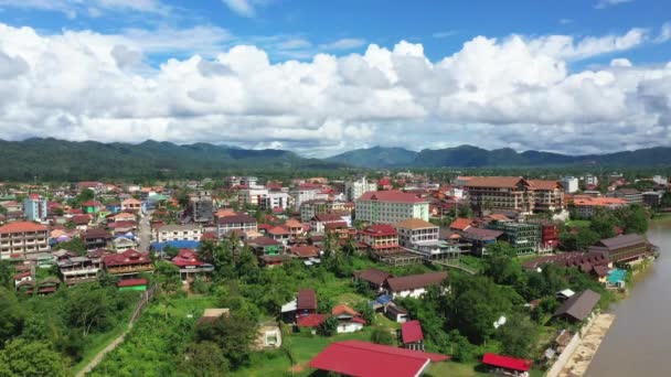Město Vang Vieng Podél Nam Song Asii Laos Mezi Vientiane — Stock video