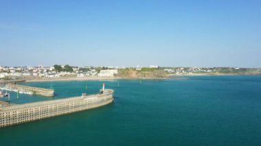 Granville 'in büyük batakhanesinin sonu. Avrupa, Fransa, Normandiya, Manche, ilkbaharda, güneşli bir günde..