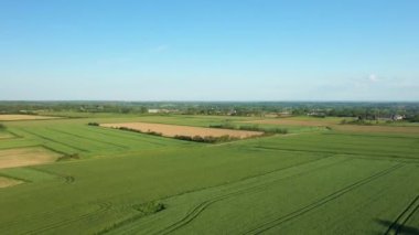 Normandiya kırsalında Avrupa, Fransa, Normandiya 'da, yazın, güneşli bir günde Deauville' e doğru.