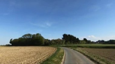 Kayalıkların tepesindeki Sagres Kalesi, Avrupa, Portekiz, Algarve, güneşli bir yaz gününde Albufeira 'ya doğru.