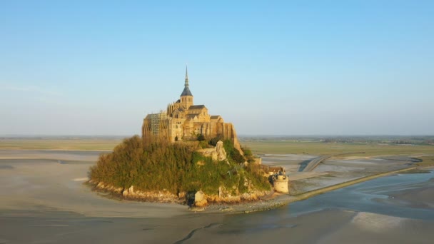 Mont Saint Michel Facing Normandy Countryside Europe France Normandy Manche — Stockvideo