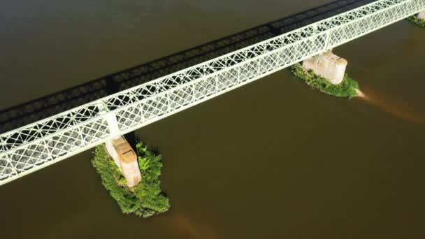 Λίγηρας Πλημμύρα Κάτω Από Γέφυρα Sully Sur Loire Στην Ευρώπη — Αρχείο Βίντεο
