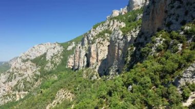 Avrupa, Fransa 'daki Goeges du Verdon' un tepesinde, Provence Alpes Cote dAzur, Var, yazın, güneşli bir günde.