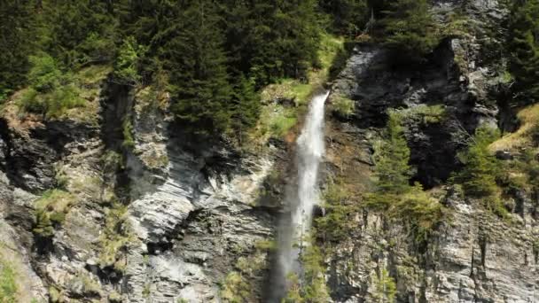 Waterfall Middle Green Rocky Cliff Europe France Beaufort Alps Summer — Stock Video