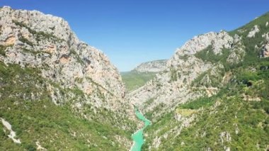 Avrupa, Fransa 'daki görkemli Gorges du Verdon, Provence Alpes Cote dAzur, Var, yaz mevsiminde güneşli bir günde.