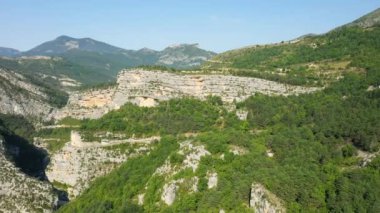 Yazın, güneşli bir günde, Fransa 'nın Verdon Boğazı, Provence Alpes Cote dAzur, Var çevresindeki Fransız kırsalında.