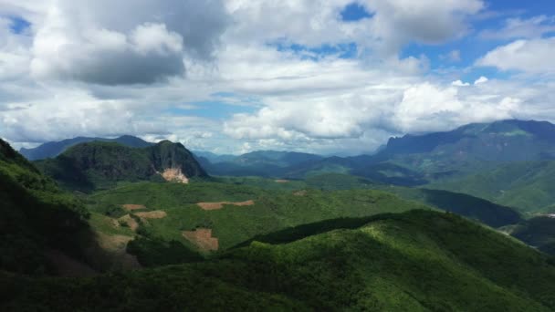 Bela Paisagem Laociana Com Suas Florestas Verdes Ásia Laos Entre — Vídeo de Stock