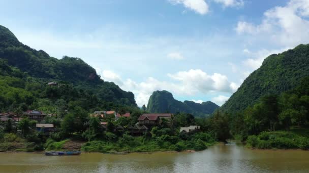 Village Nong Khiaw Nam River Surrounded Green Mountains Asia Laos — Stock Video