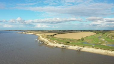 Dağların ortasındaki yeşil pirinç terasları, Asya, Filipinler, Ifugao, Luzon, Banaue, Bontoc ve Sagada 'ya doğru, güneşli bir günde.