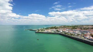 Saint Martin de Re kasabası. Avrupa, Fransa, Yeni Aquitaine, Charente Denizcilik, La Rochelle, güneşli bir günde yaz mevsimi..