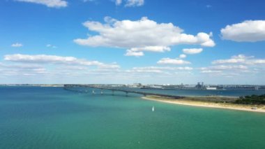 Ile de Re köprüsü Avrupa, Fransa, Yeni Aquitaine, Charente Denizcilik, yazın güneşli bir günde.