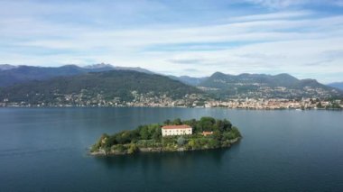 Avrupa 'da Maggiore Gölü' ndeki Isola Madre Adası, İtalya, Lombardy ve Piedmont Yazın güneşli bir günde.