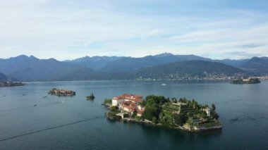 Isola Bella adası Avrupa, İtalya 'da Maggiore Gölü, Lombardy ve Piedmont' ta güneşli bir günde.