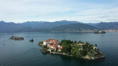Isola Bella Adası ve diğer Borromeo Adaları Avrupa, İtalya, Maggiore Gölü, Lombardy ve Piedmont 'ta, güneşli bir günde.