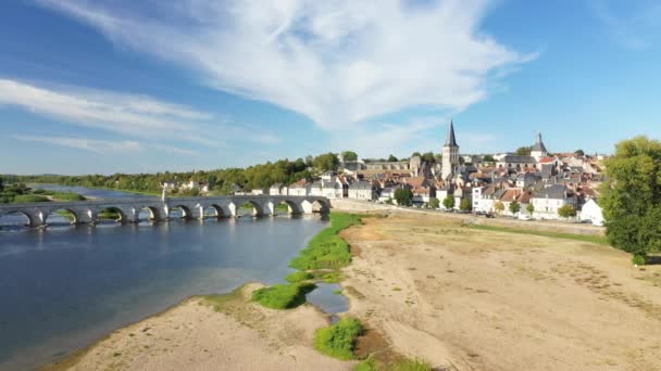 Αμμουδιές Του Charite Sur Loire Και Πέτρινη Γέφυρα Του Ευρώπη — Αρχείο Βίντεο