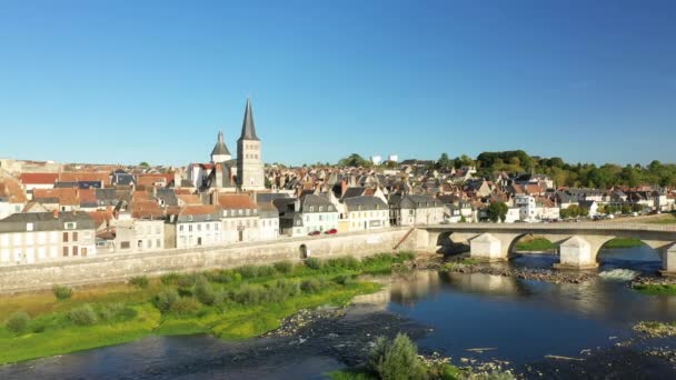 Μεσαιωνικό Κέντρο Της Πόλης Charite Sur Loire Μπροστά Από Γέφυρα — Αρχείο Βίντεο