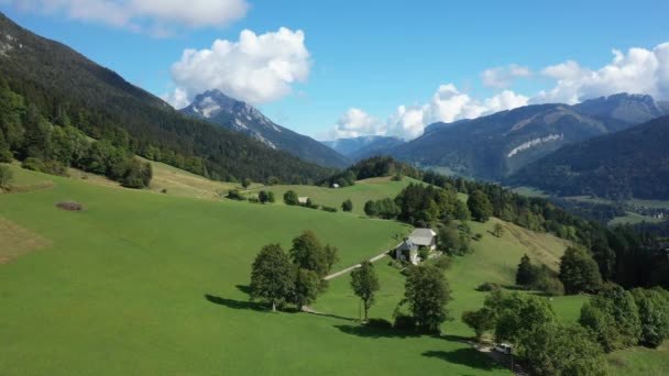 Chalé Longo Uma Estrada Montanha Maciço Chartreuse Europa França Alpes — Vídeo de Stock