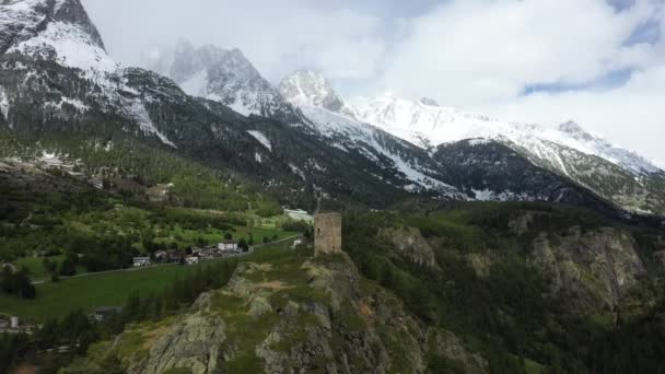 Tower Green Snow Capped Alps Europe Italy Aosta Valley Winter — Stockvideo