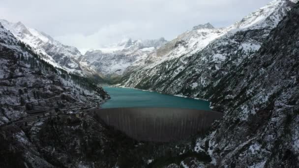 Der See Und Staudamm Des Place Moulin Umgeben Von Den — Stockvideo