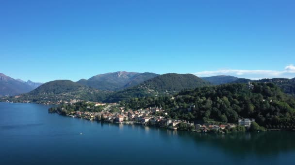 Stad Orta Het Groene Landschap Aan Het Meer Van Orta — Stockvideo