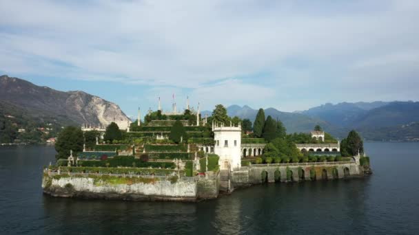 สวนและหอคอยส ขาวของเกาะ Isola Bella บนทะเลสาบ Maggiore ในย โรป ตาล Lombardy — วีดีโอสต็อก