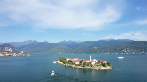 Loď Připlouvá Ostrov Isola Della Malghera Jezera Maggiore Evropě Itálii — Stock video