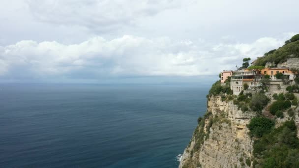 Amalfi Part Sziklái Európában Olaszországban Campaniában Nyáron Egy Napos Napon — Stock videók