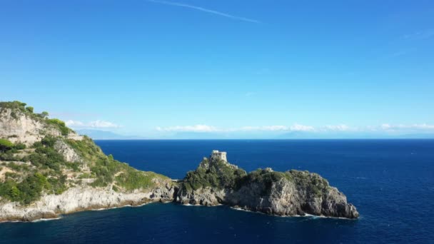 Věž Vrcholu Skály Tyrhénského Moře Evropě Itálii Kampánii Létě Slunečného — Stock video