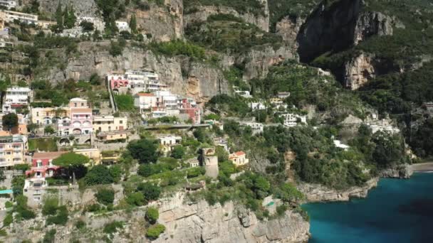 Uma Torre Frente Centro Cidade Positano Pelo Mar Tirreno Europa — Vídeo de Stock