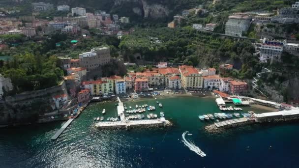 Sorrento Şehri Tyrhenian Denizi Kıyısındaki Turizm Limanı Avrupa Talya Campania — Stok video