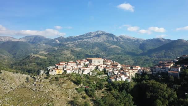 Avrupa Talya Daki Yeşil Dağdaki Aieta Kasabası Güneşli Bir Günde — Stok video