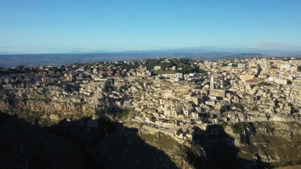 意大利巴西拉塔 一个阳光明媚的夏天 欧洲日出时分的中世纪洞穴小镇Matera — 图库视频影像