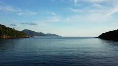 Yazın güneşli bir günde, Avrupa, Yunanistan ve Epirus 'ta Syvota' ya doğru İyon Denizi.