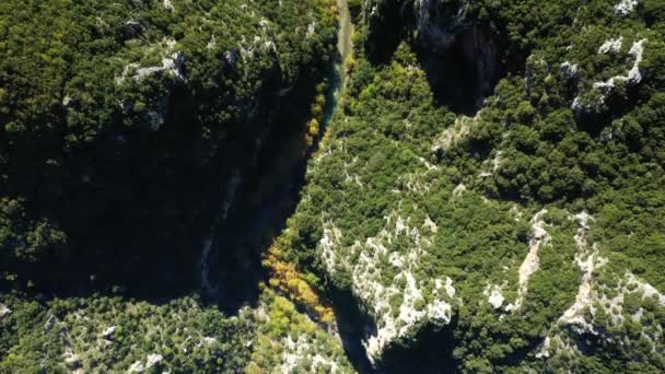 Ein Fluss Inmitten Des Vikos Aoos Nationalparks Europa Griechenland Epirus — Stockvideo