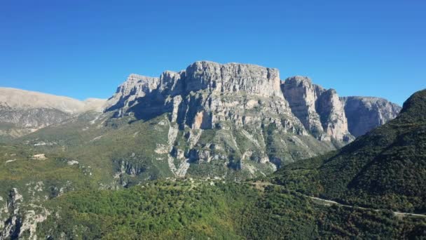 Las Famosas Impresionantes Gargantas Frente Pueblo Vikos Europa Grecia Epiro — Vídeo de stock