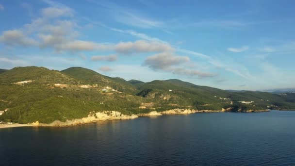 Steile Kliffen Van Het Griekse Platteland Aan Ionische Zee Europa — Stockvideo