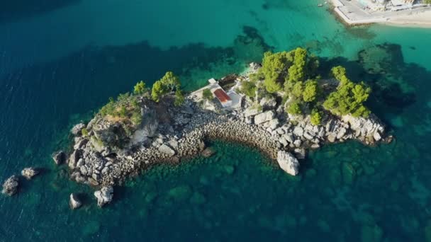在阳光明媚的夏日 希腊帕尔加的伊庇鲁斯岛及其东正教教堂 — 图库视频影像