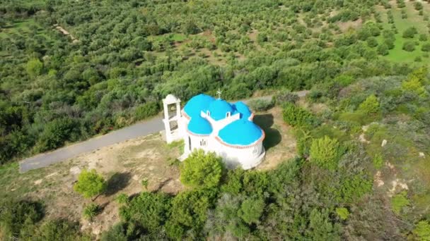 Sebuah Kapel Ortodoks Yang Indah Tengah Tengah Pedesaan Eropa Yunani — Stok Video