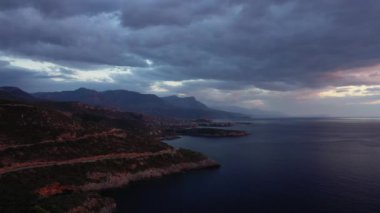 Avrupa, Yunanistan, Mora, Mani 'de Akdeniz' e bakan Kardamyli kırsalında, güneşli bir günde.