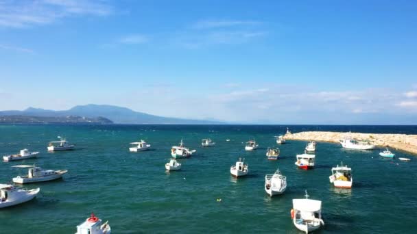 Barcos Atracados Porto Koroni Europa Grécia Peloponeso Mani Verão Dia — Vídeo de Stock