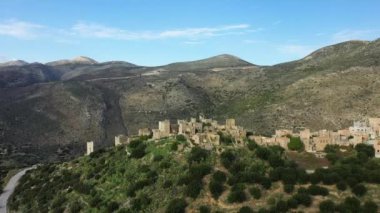 Yazın güneşli bir günde, Avrupa, Yunanistan, Mora, Mani 'deki Vathia köyü.