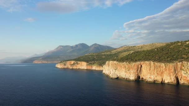Los Acantilados Empinados Alrededor Playa Diros Europa Grecia Peloponeso Mani — Vídeo de stock