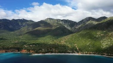 Lagos şehri, okyanus ve kayalıklar, Avrupa 'da, Portekiz' de, Algarve 'de, yazın, güneşli bir günde, Albufeira' ya doğru.