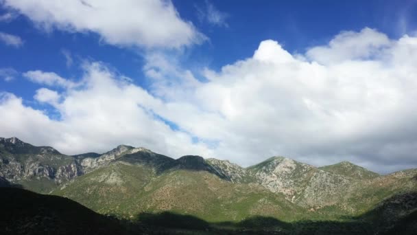 在阳光明媚的夏日 伯罗奔尼撒 阿卡迪亚的青山白云 — 图库视频影像