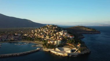 Paralio Astros 'un Amphitiyatrosu Avrupa, Yunanistan, Moreloponnese, Arcadia yazın güneşli bir günde.